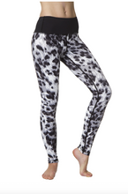 Load image into Gallery viewer, Black Leopard Flexi Yoga Leggings