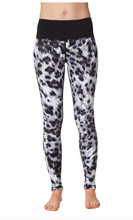 Load image into Gallery viewer, Black Leopard Flexi Yoga Leggings