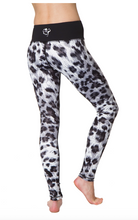 Load image into Gallery viewer, Black Leopard Flexi Yoga Leggings
